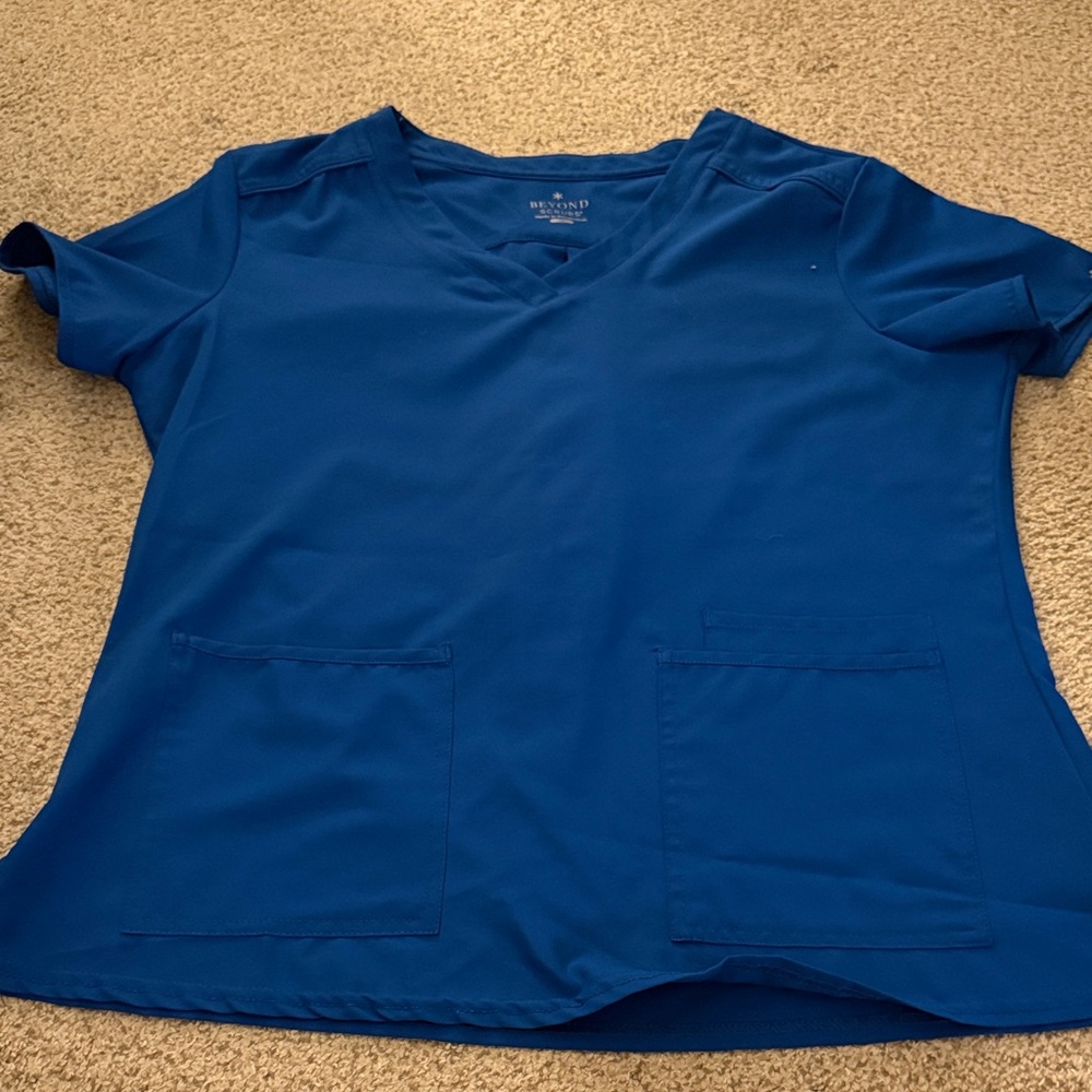 Scrubs & Beyond Women's Scrub Set - Picture 2 of 2